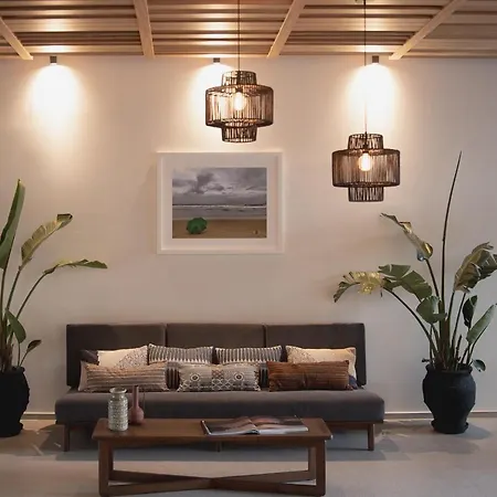 Meni & Ξενοδοχείο