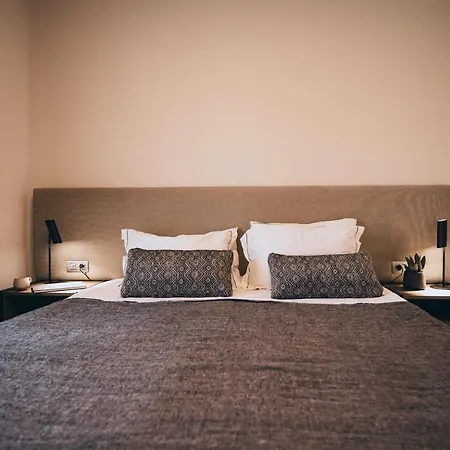 Meni & Ξενοδοχείο 4*