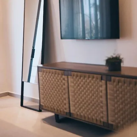 Ξενοδοχείο Meni & Τιγκάκι