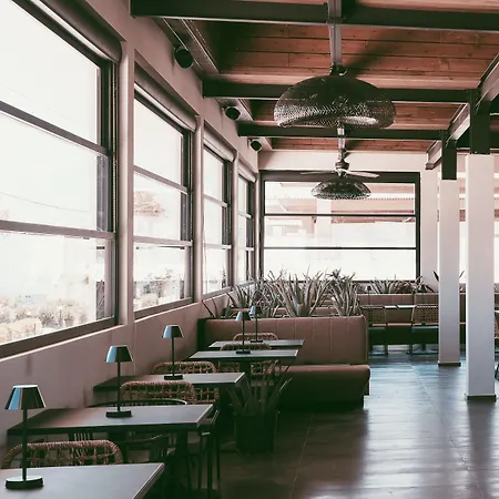 Meni & 4* Τιγκάκι