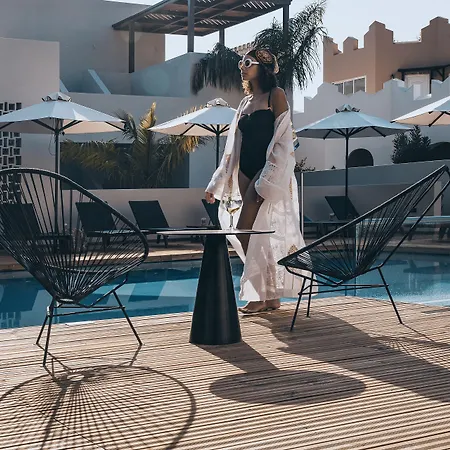 Meni & מלון Tigaki