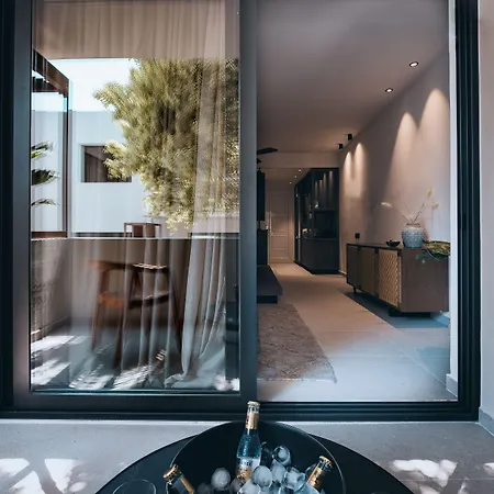 Ξενοδοχείο Meni & 4*