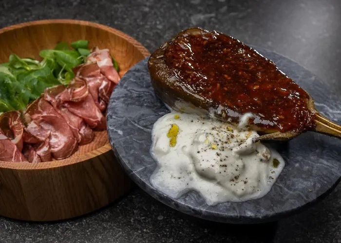 Meni & 4* Тігакі