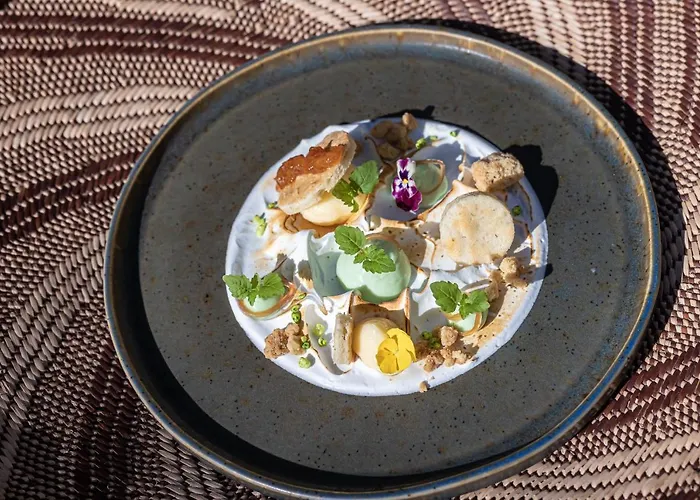 Meni & Готель Тігакі