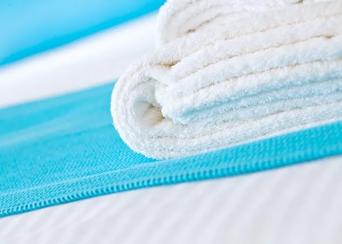 Meni & Готель Тігакі