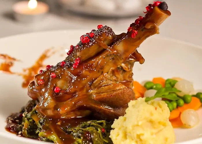 Готель Meni & Тігакі