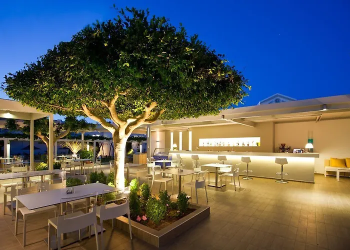 Meni & Готель Тігакі