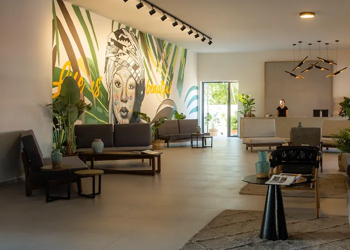 Готель Meni & 4*